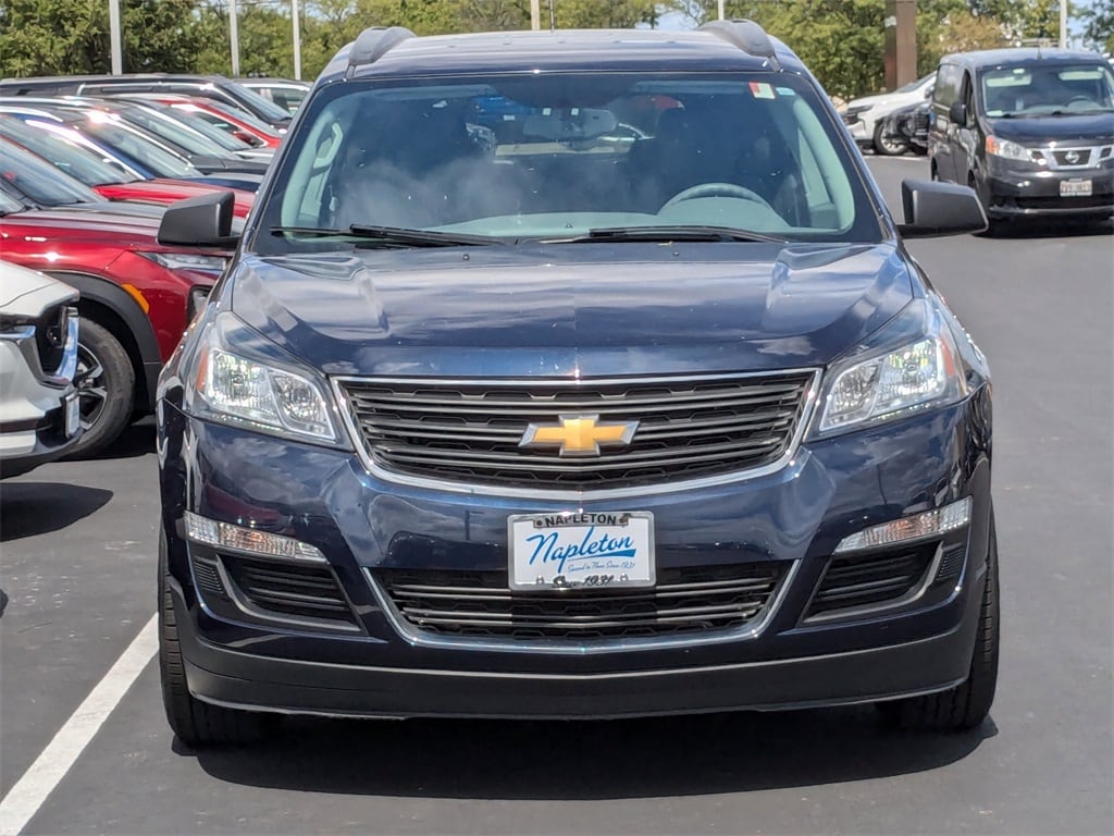 Used 2016 Chevrolet Traverse LS with VIN 1GNKRFED1GJ245821 for sale in Aurora, IL