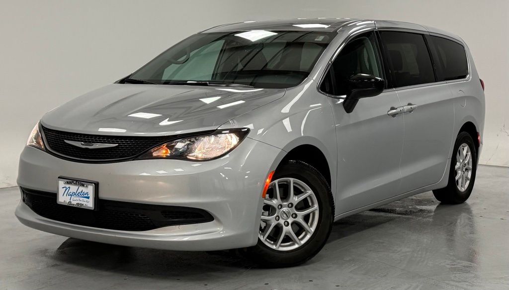 2024 Chrysler Voyager LX's photo