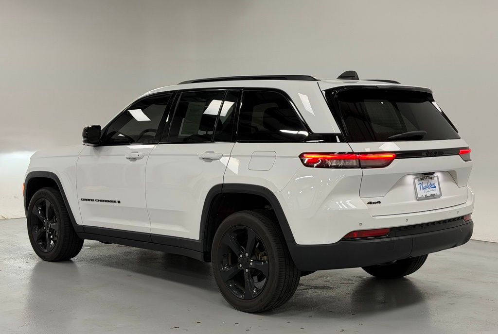 2023 Jeep Grand Cherokee Altitude - Photo 3