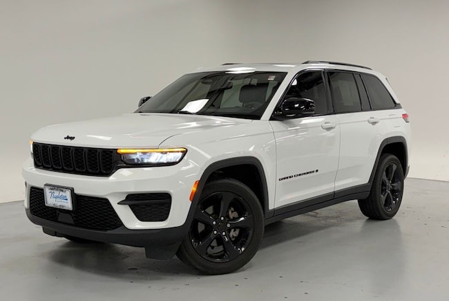 2023 Jeep Grand Cherokee Laredo SUV