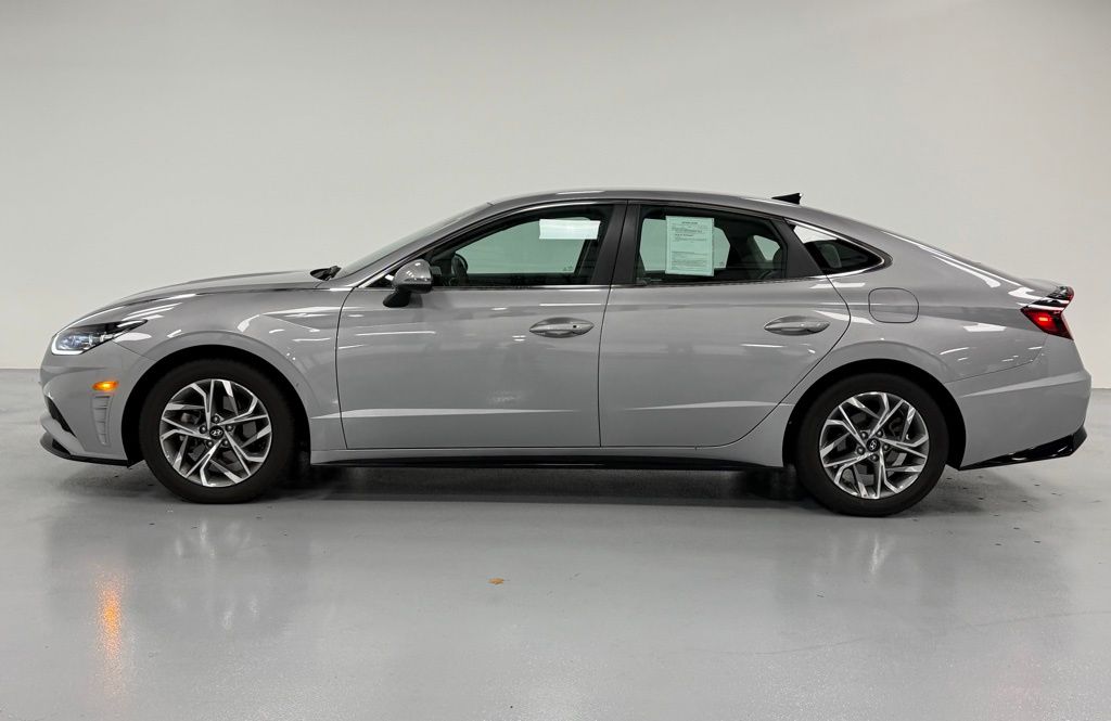 2023 Hyundai Sonata SEL photo 2
