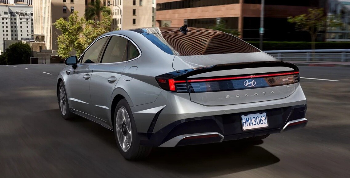 Driving the Hyundai Sonata Hybrid Hyundai Sonata Hybrid for Sale Driving