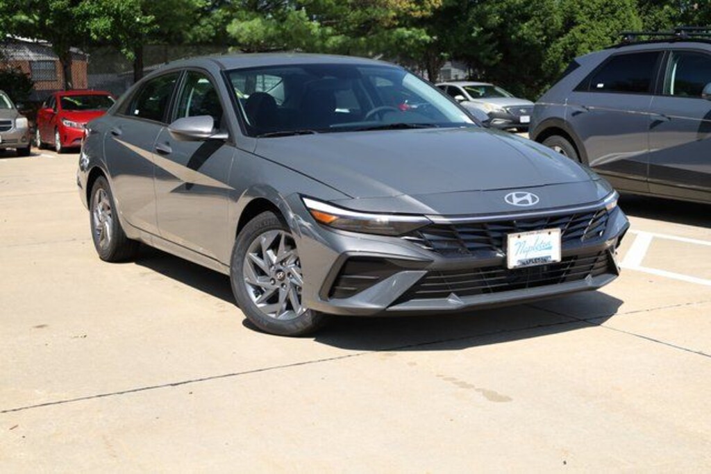 Used 2025 Hyundai Elantra Hybrid Blue Sedan