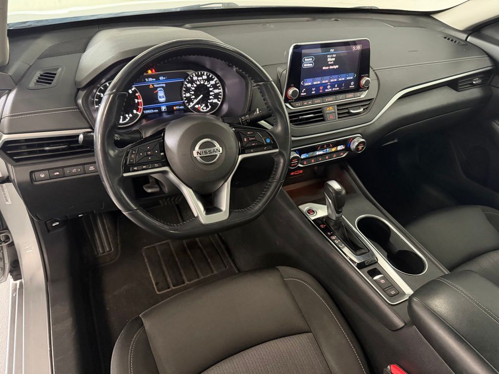 2019 Nissan Altima SV - Photo 9