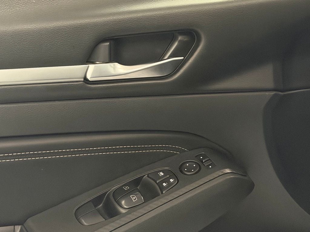2019 Nissan Altima SV - Photo 12