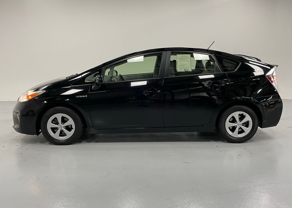 2015 Toyota Prius Four photo 2