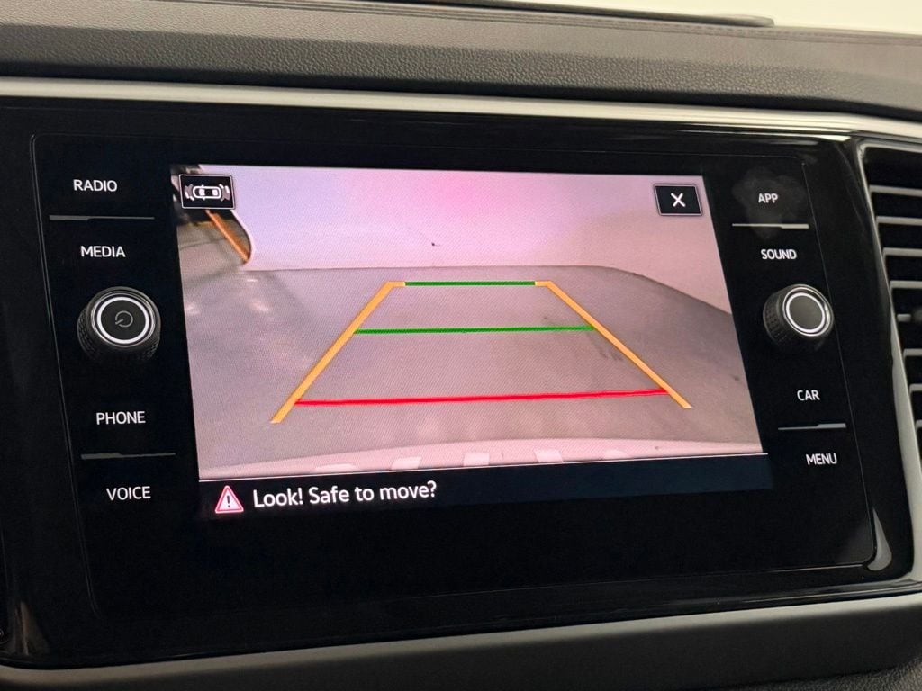 2023 Volkswagen Atlas SE w/Tech - Photo 19