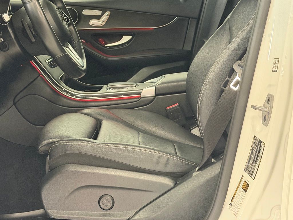 2022 Mercedes-Benz GLC GLC300 - Photo 13
