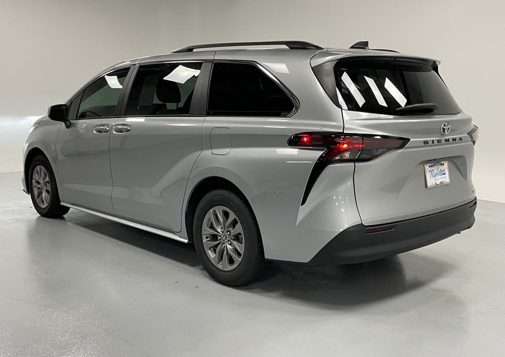 Used 2023 Toyota Sienna LE 8 Passenger Van Passenger Van