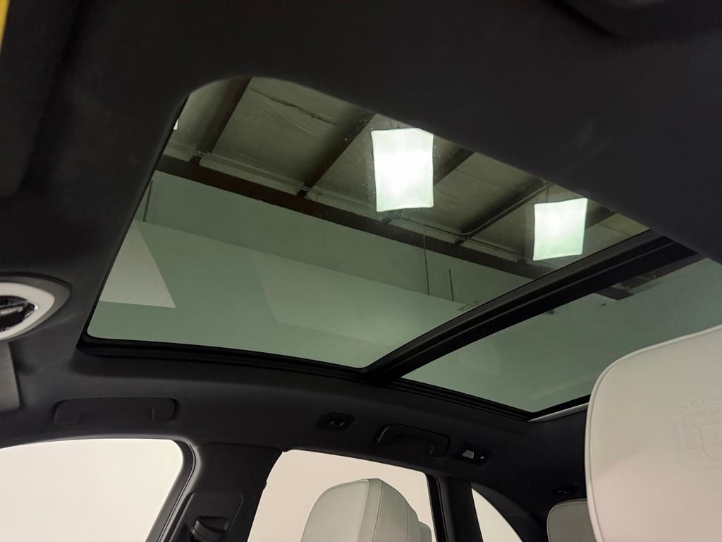 2023 Porsche Macan T - Photo 25