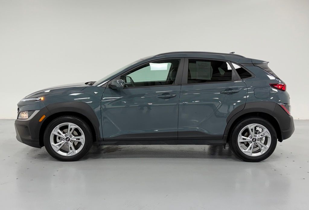 2022 Hyundai Kona SEL photo 2