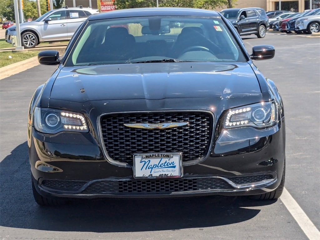 Used 2019 Chrysler 300 Touring with VIN 2C3CCAAG3KH746175 for sale in Aurora, IL