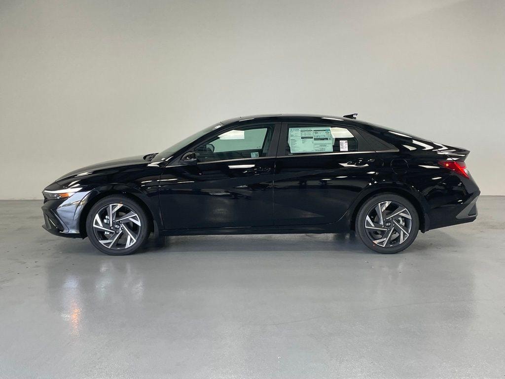 New 2025 Hyundai Elantra Hybrid Limited Sedan