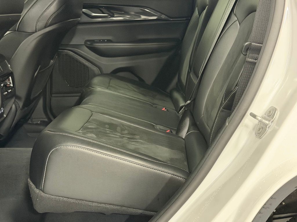 2023 Jeep Grand Cherokee Altitude - Photo 23