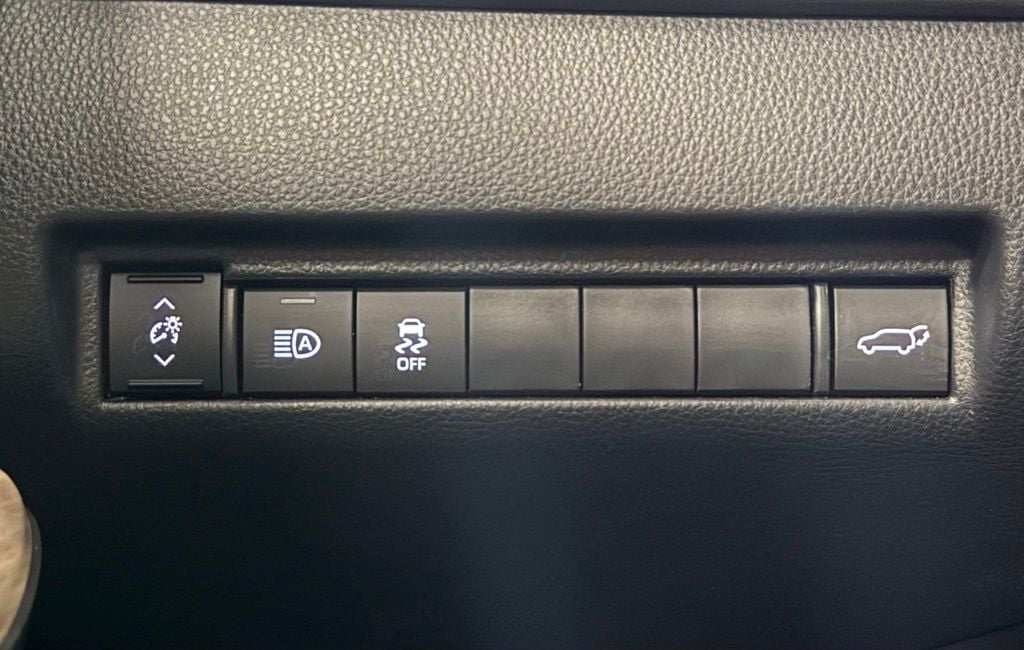2024 Toyota Venza XLE - Photo 14