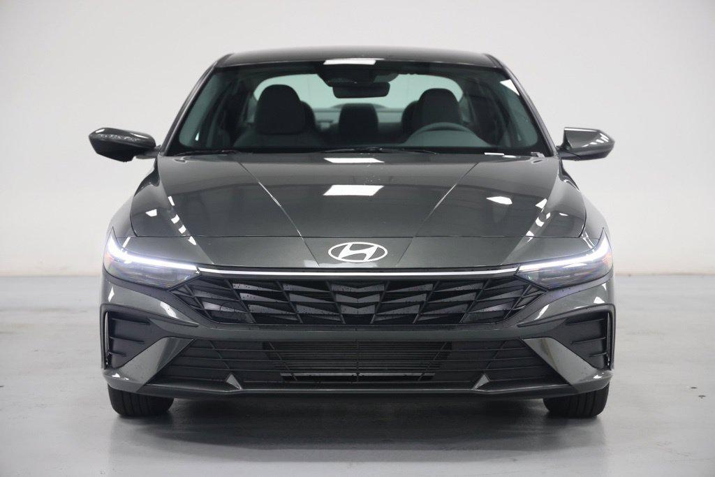 New 2026 Hyundai Elantra SE Sedan