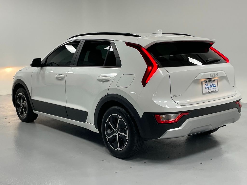 2023 Kia Niro LX photo 3