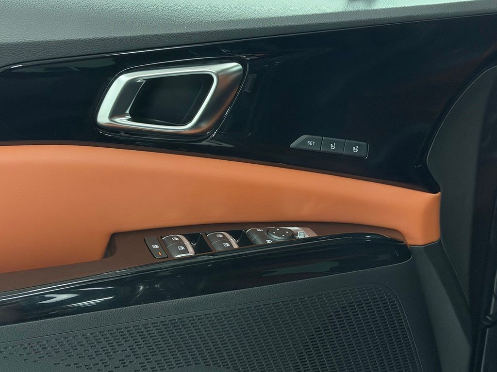 2023 Kia Carnival SX - Photo 13