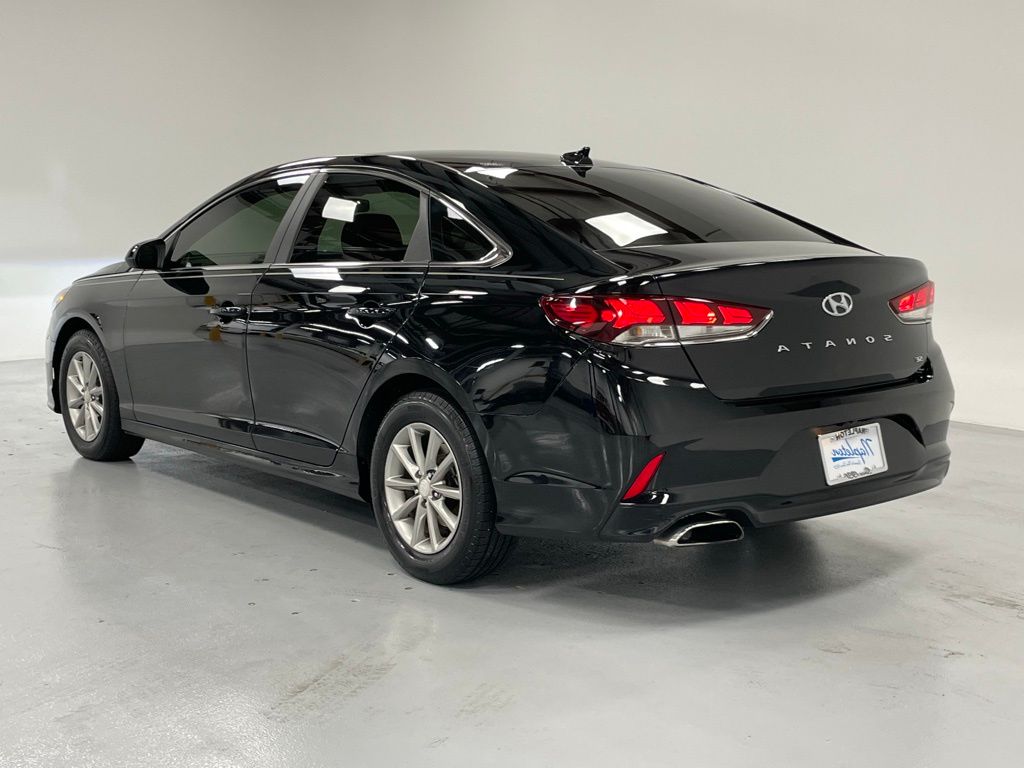 2018 Hyundai Sonata SE photo 2