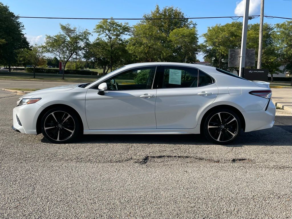 2018 Toyota Camry XSE photo 2