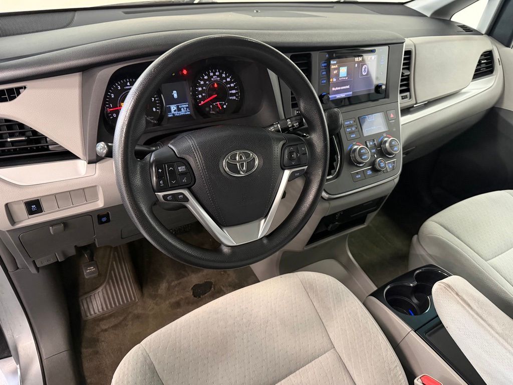 2015 Toyota Sienna LE - Photo 8