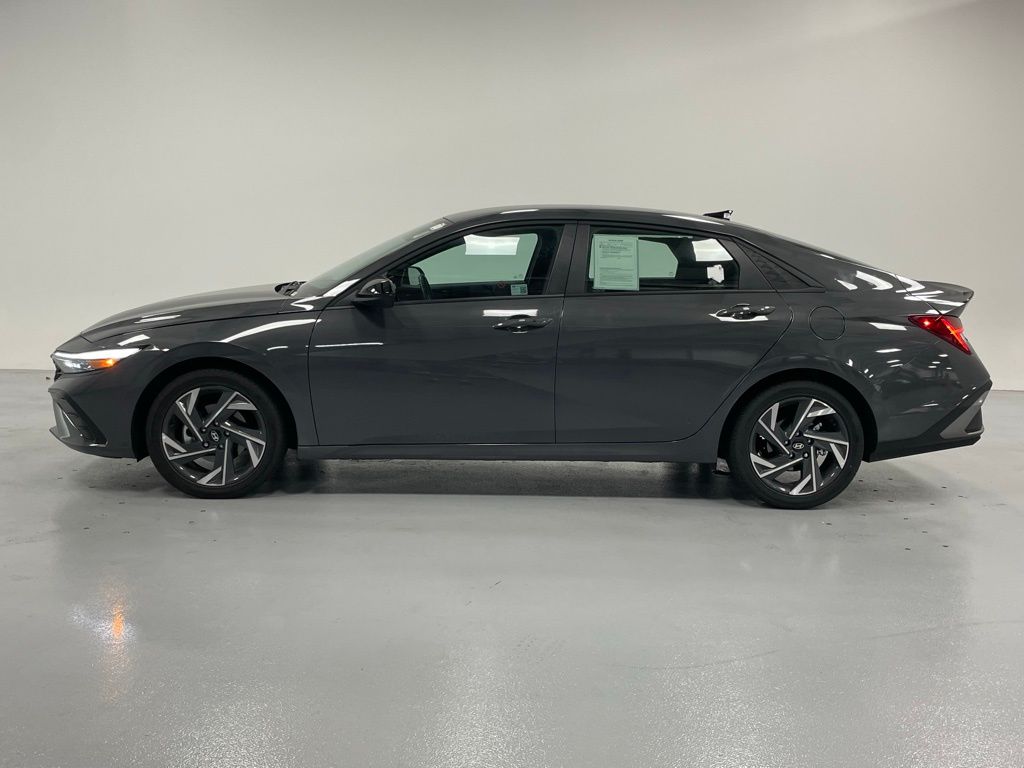 2025 Hyundai Elantra Hybrid SEL Sport photo 2