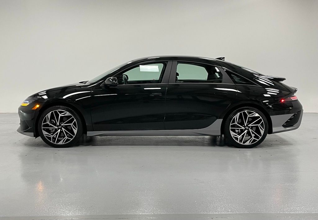 2023 Hyundai Ioniq 6 SEL photo 2