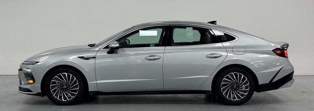 New 2025 Hyundai Sonata Hybrid Limited Sedan