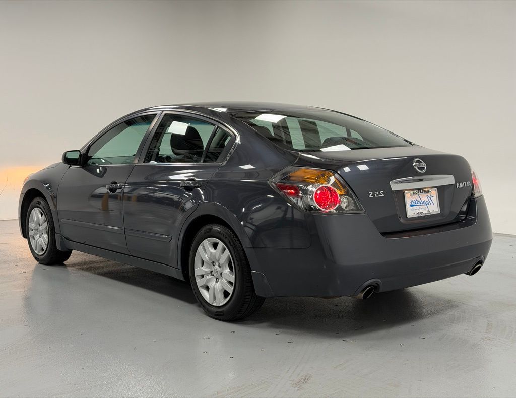 2010 Nissan Altima 2.5 S photo 2