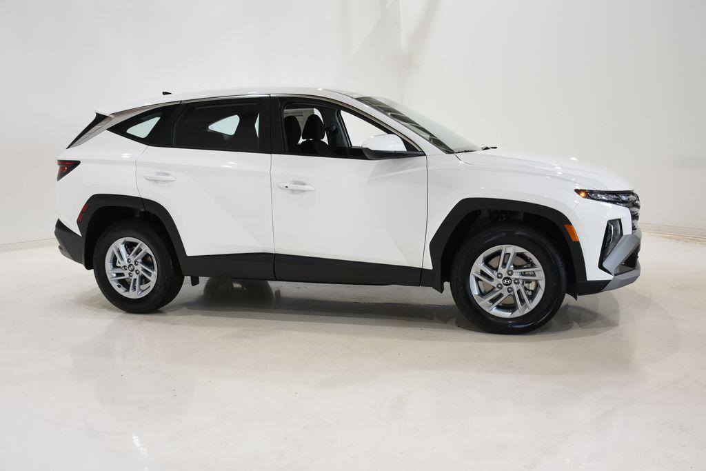 2026 Hyundai Tucson SE photo 3