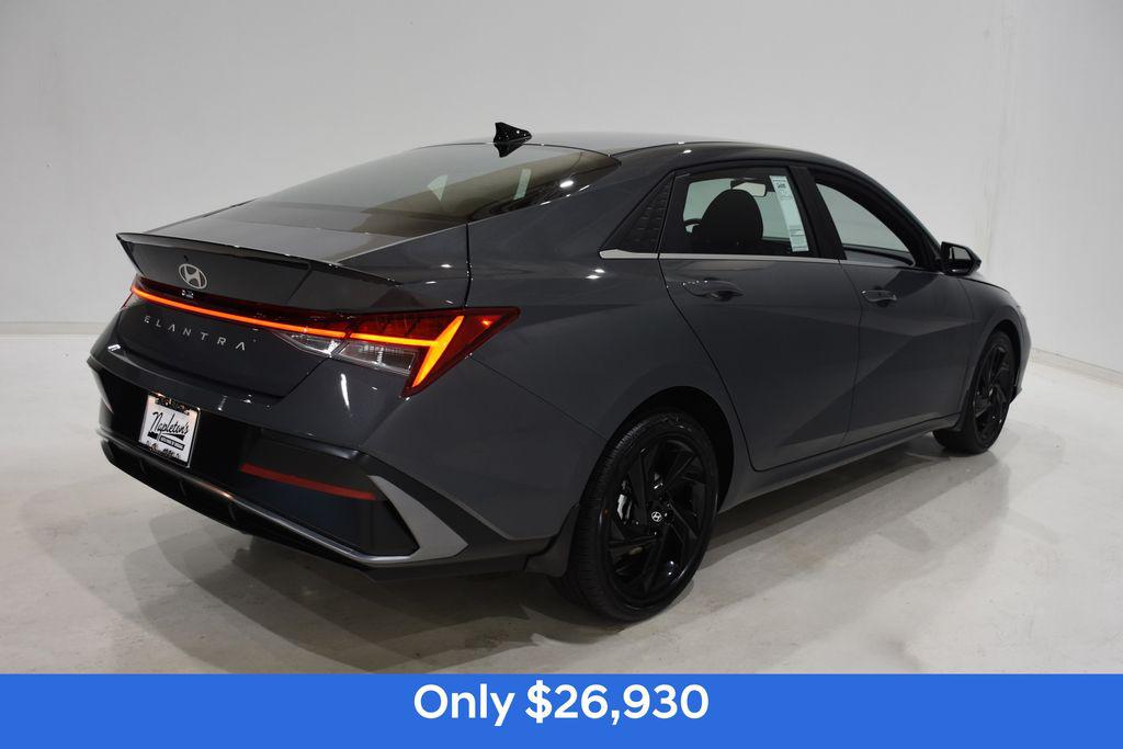 2026 Hyundai Elantra SEL Sport photo 4