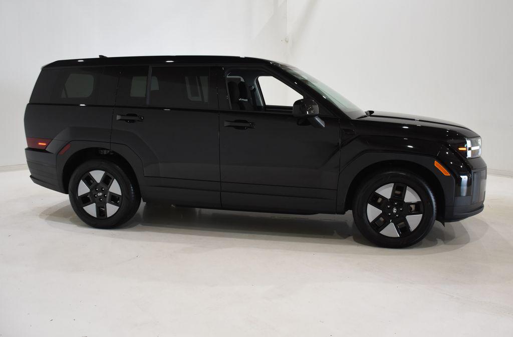 2026 Hyundai Santa Fe SE photo 3