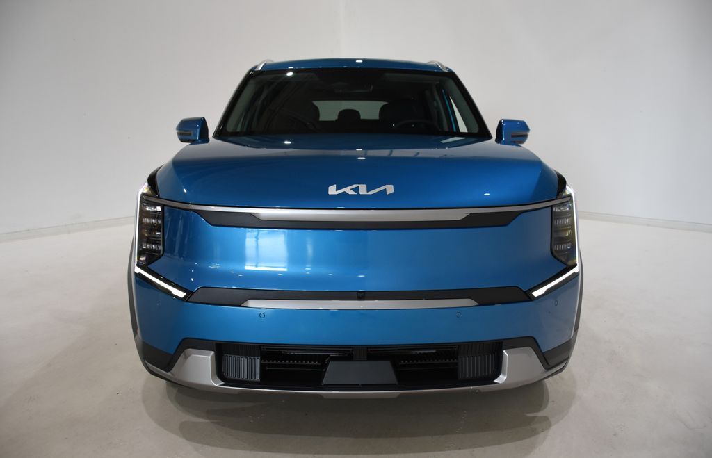 2026 Kia EV9 Wind photo 2