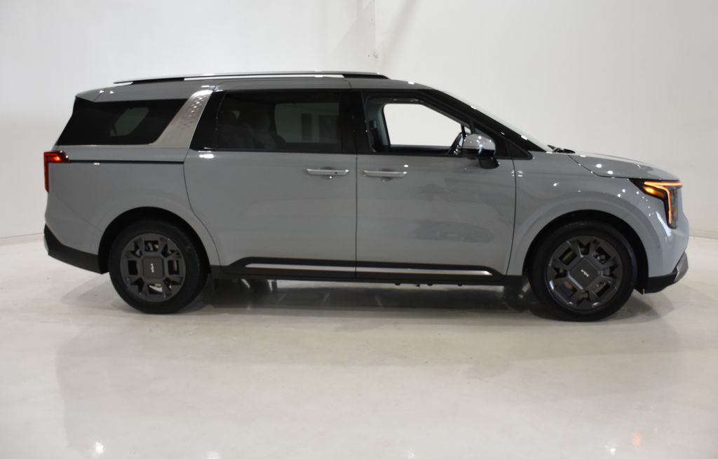 2026 Kia Carnival SX photo 3