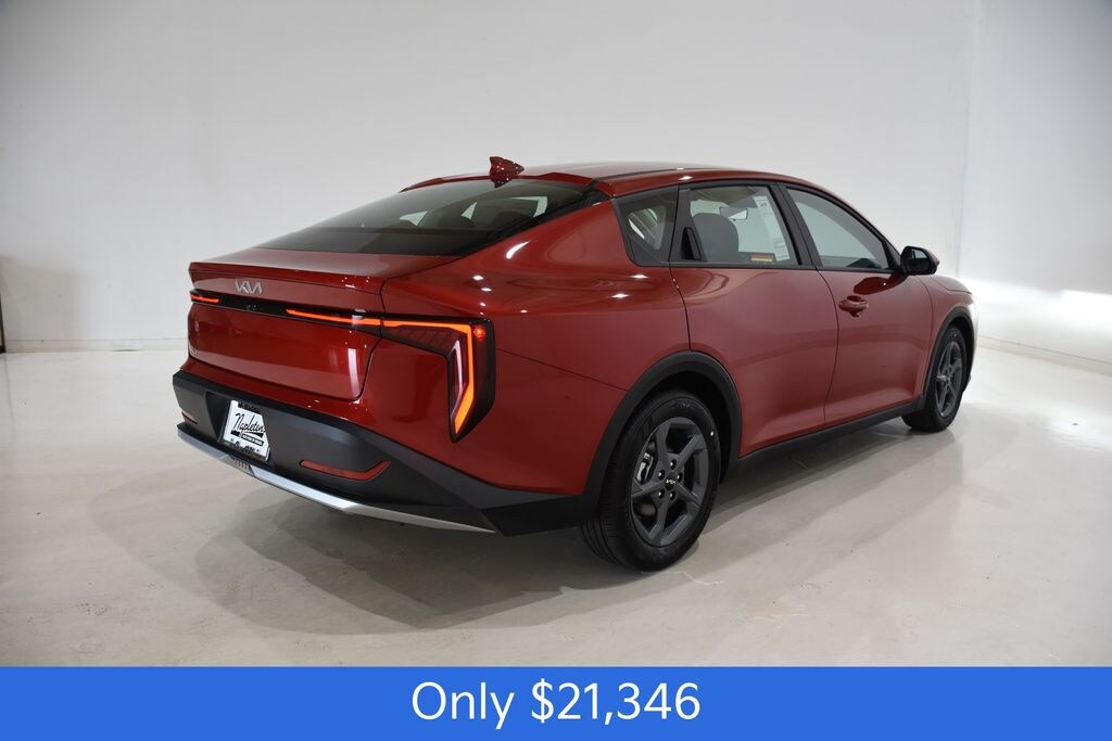 New 2025 Kia K4 LXS Sedan