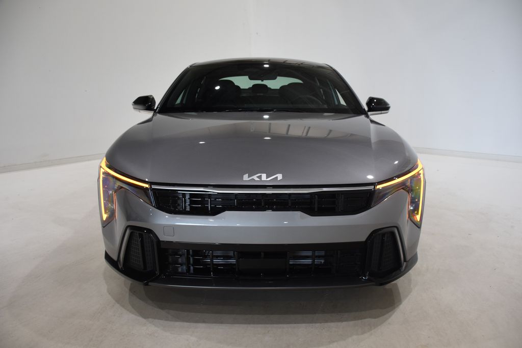 2025 Kia K4 GT-Line photo 2