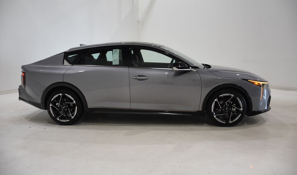 2025 Kia K4 GT-Line photo 3