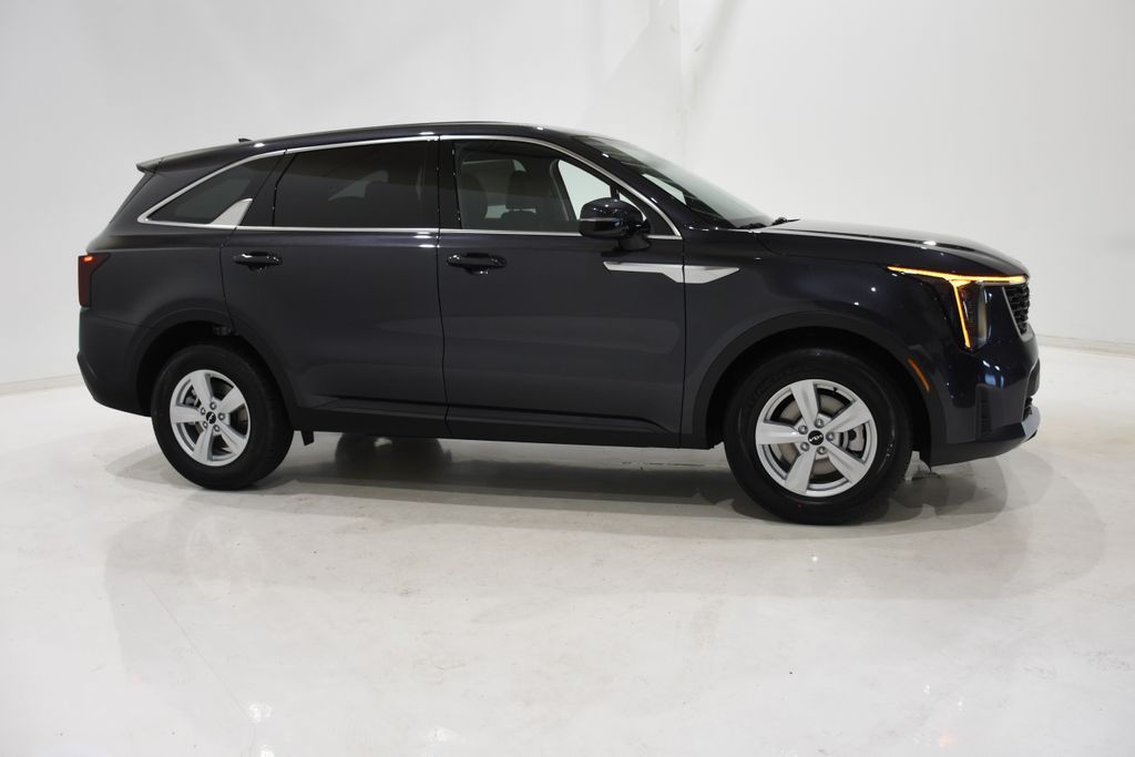 2026 Kia Sorento LX photo 3