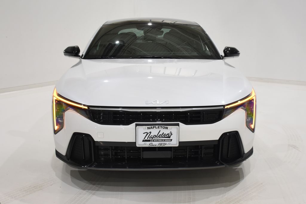 2025 Kia K4 GT-Line photo 2