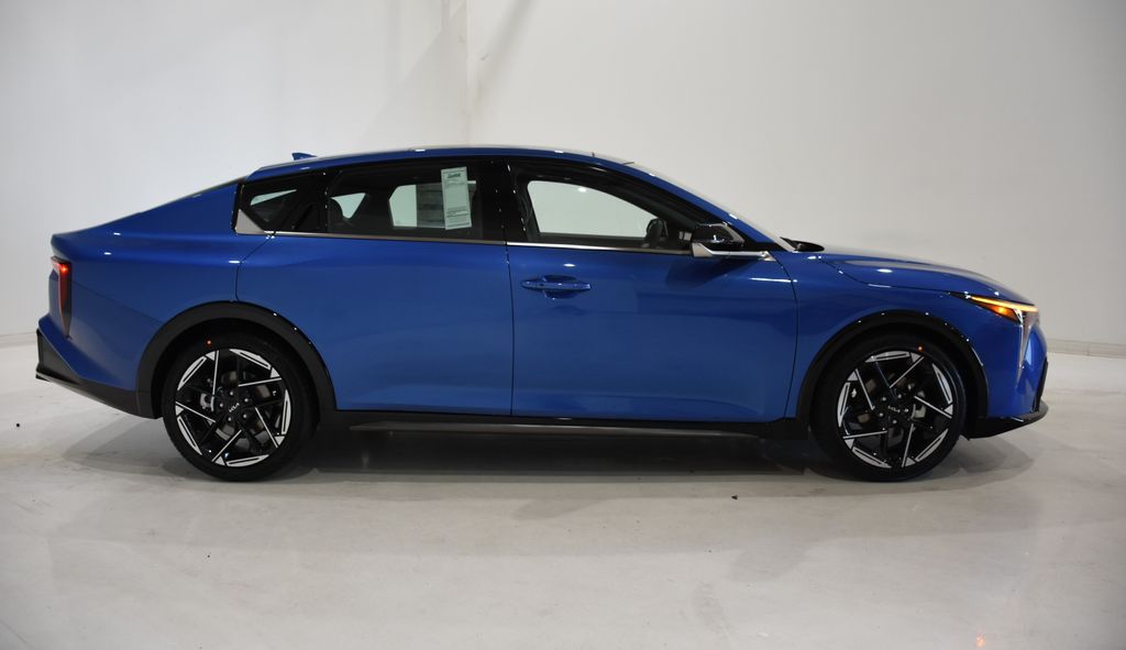 2025 Kia K4 GT-Line photo 3