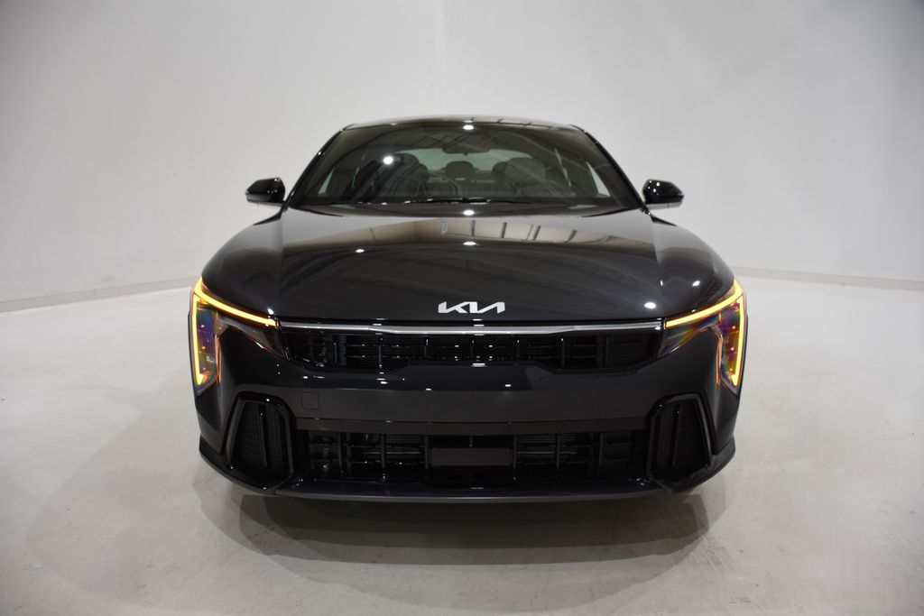 2025 Kia K4 GT-Line photo 2