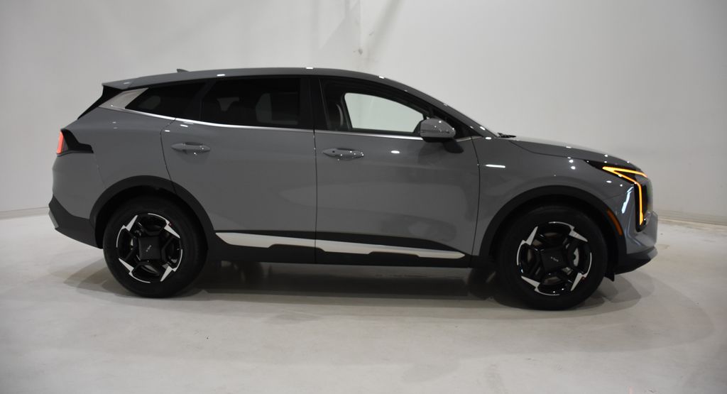 2026 Kia Sportage EX photo 3