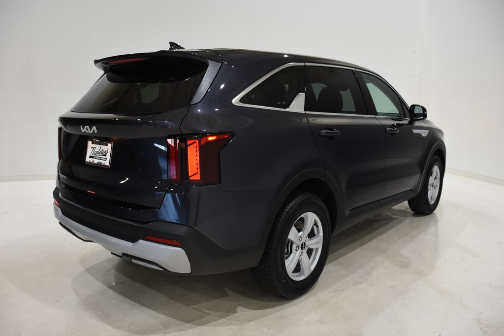 2026 Kia Sorento LX photo 4