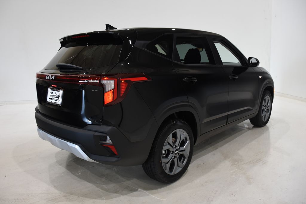 2026 Kia Seltos LX photo 4