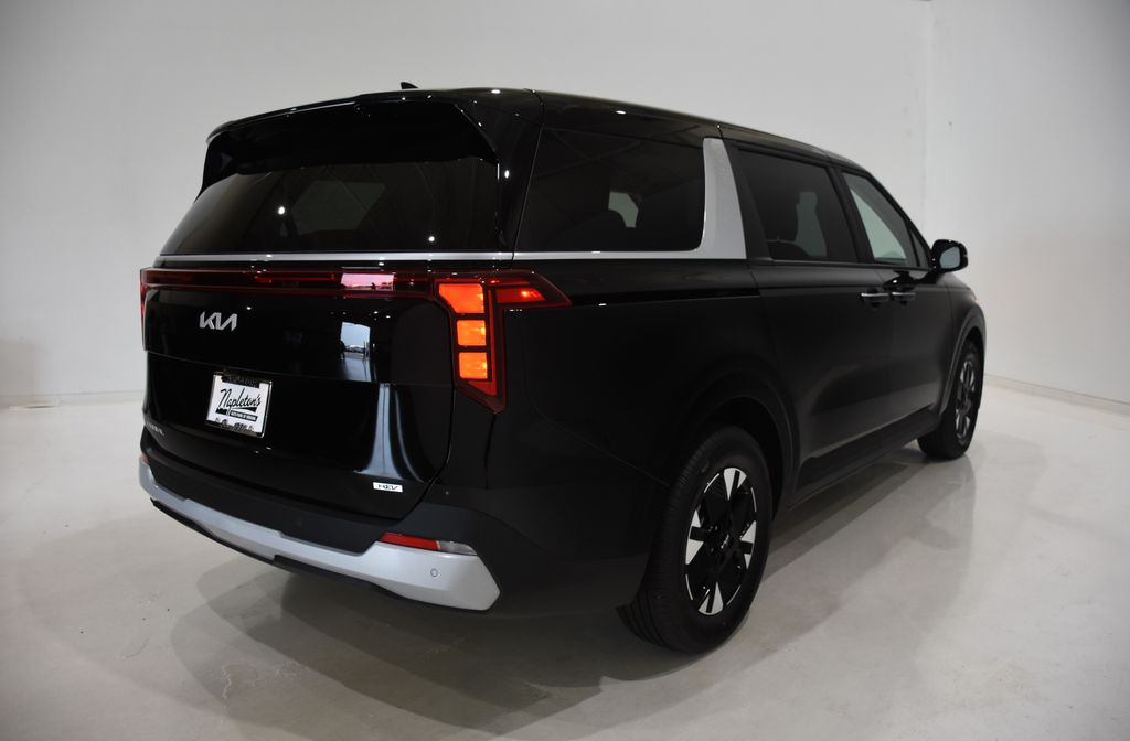 2026 Kia Carnival LXS photo 4