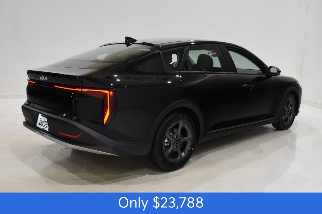 New 2026 Kia K4 LXS Sedan