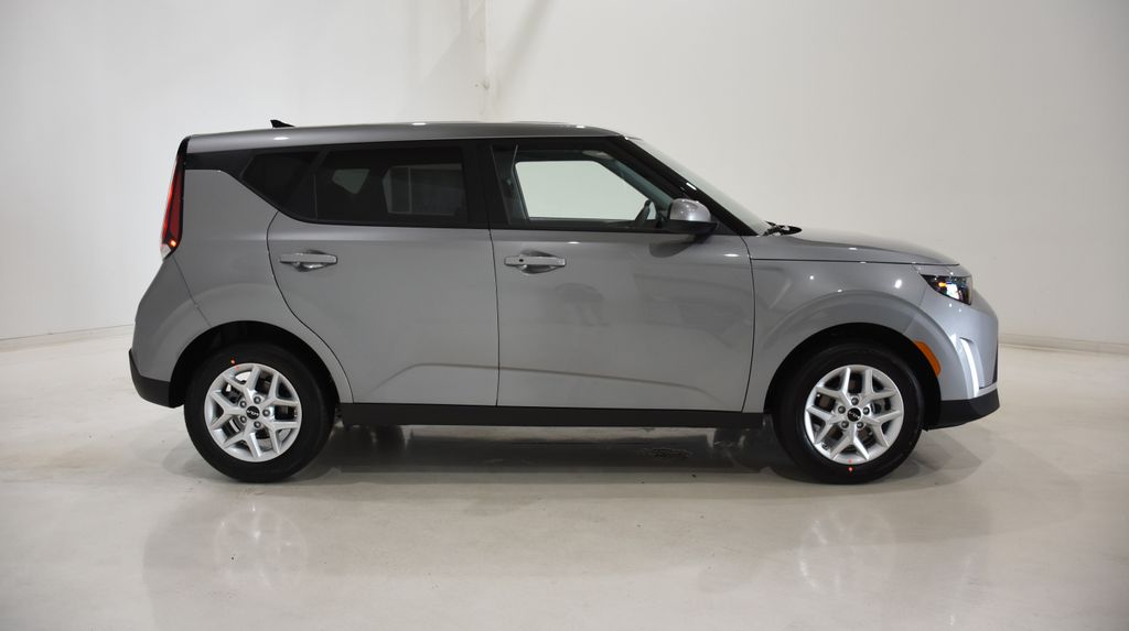 2025 Kia Soul S photo 3