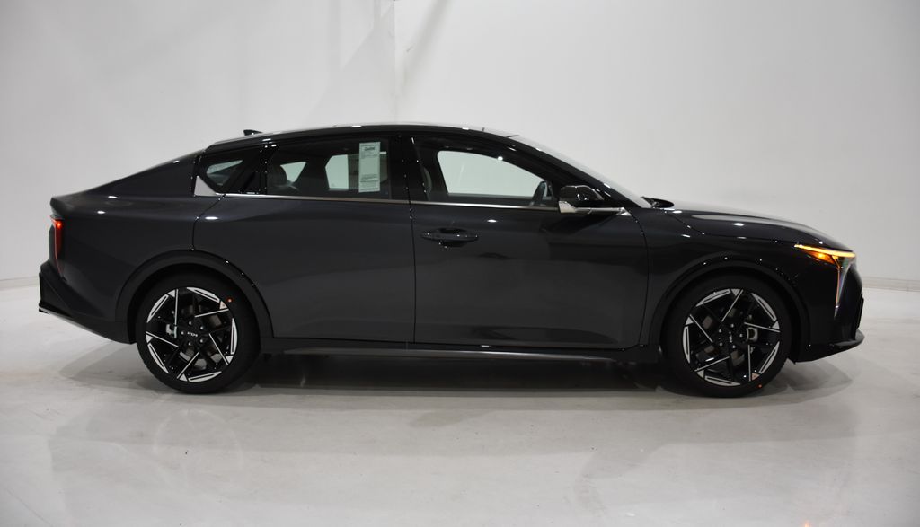 2025 Kia K4 GT-Line photo 3