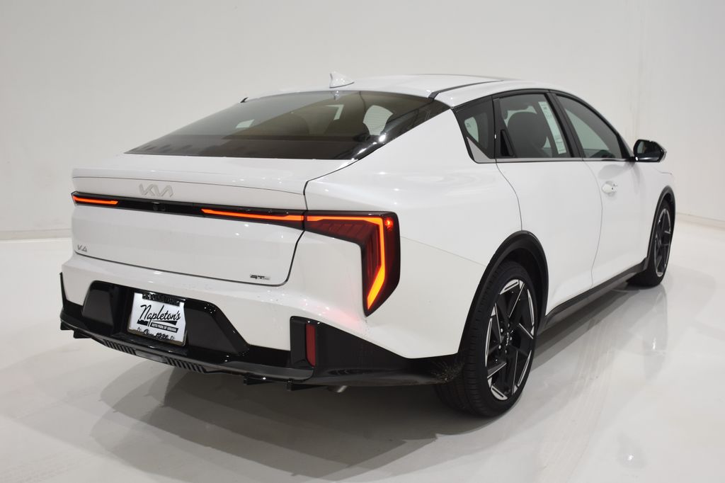 2025 Kia K4 GT-Line photo 4
