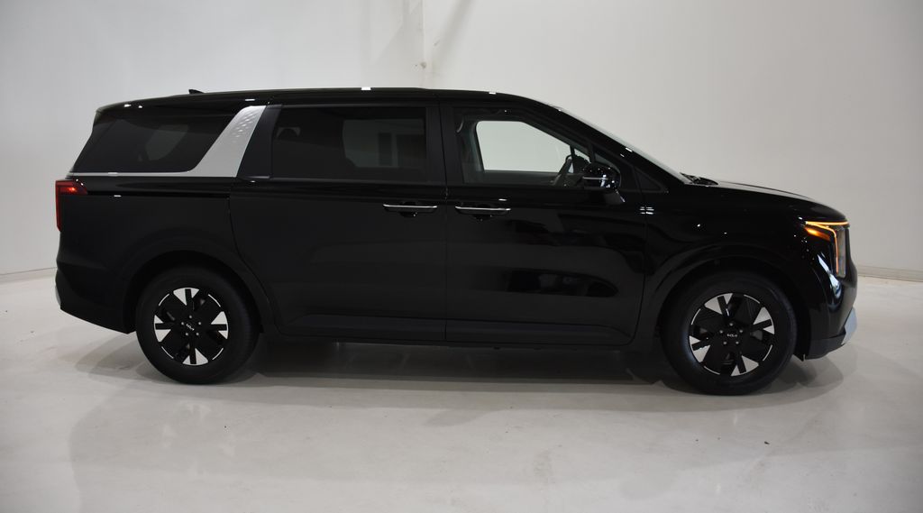 2026 Kia Carnival LXS photo 3